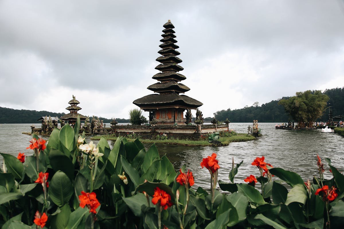 Temple hindou Ulun Danu Beratan sur le lac de Bratan à Bali